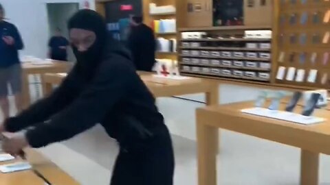 Update: Thug Who Robbed An Apple Store Blind In Berkeley, CA Is Arrested And Held On Over $800K Bond