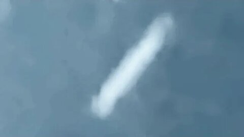 Intentional cylindrical UFO highspeed fly-by. Very bright