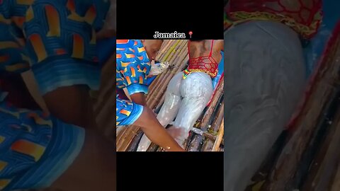 Bamboo Rafting Massage #shortsvideo #shortsfeed #jamaica #nature #youtubeshorts #shortsviral #fypシ