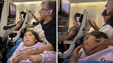 Kind lady makes incredible bond with little girl during flight