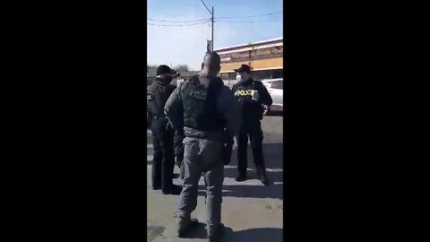 😡 CANADIAN POLICE UNLAWFULLY PULLNG OVER PATRIOT 😡
