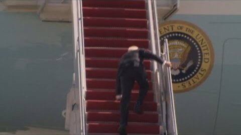WATCH! BIDEN AGAIN NEARLY COLLAPSES ON STAIRS OF AIR FORCE ONE!!!