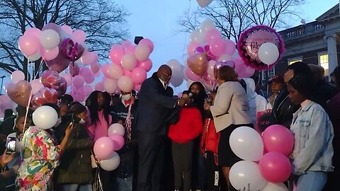 the #kaylagreen Kayla Green Vigil and Balloon Release Infront of Mount Vernon City Hall #mountvernon