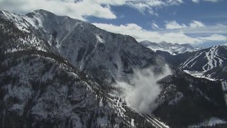 Video shows two new triggered avalanches in Ten Mile Canyon