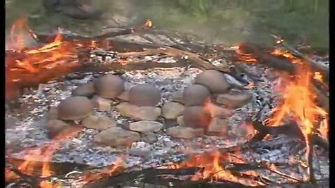 PRIMITIVE SURVIVAL, Campfire Pottery Basics With Local Clay
