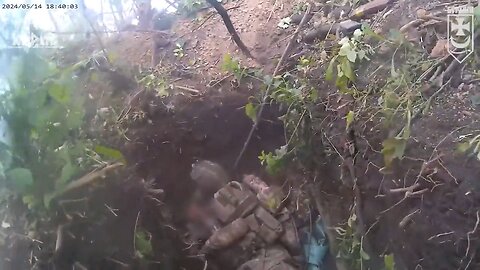 Ukrainian Soldier Rushes and Eliminates Two Russians at Close Range During Trench Defense.