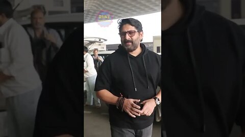 Arshad Warsi Spotted At Airport Flying From Mumbai