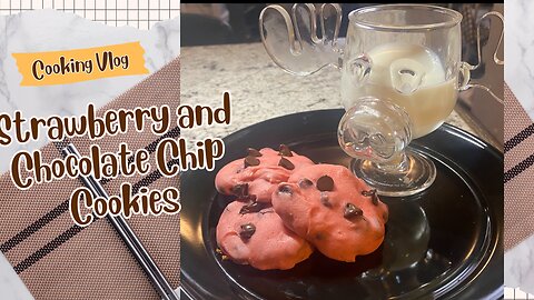 Strawberry and Chocolate chip cookies baking Vid