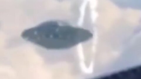 UFO seen entering an interdimensional portal [Space]