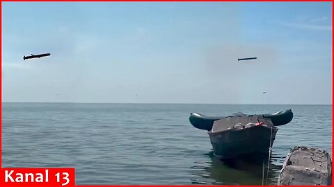 Moment when Russian rockets attacked Ukraine over Caspian Sea - image taken by fishermen