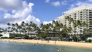 Hawaii urging people to avoid traveling there as worker shortage continues
