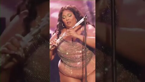Lizzo First Person To Ever Play This Ancient Crystal Flute| Adds Some Twerking #lizzo