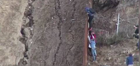 Border Officials Warn Reporters To Stop Helping Migrants Illegally Cross The Border