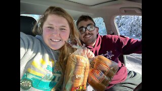 Bakery Truck Gives Out Loaves of Bread to Motorists Stuck in Snow in Virginia