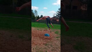 salto z piłki #shortvideo #youtubeshorts #akrobatyka #salto #trening #parkour #me #skills #workout