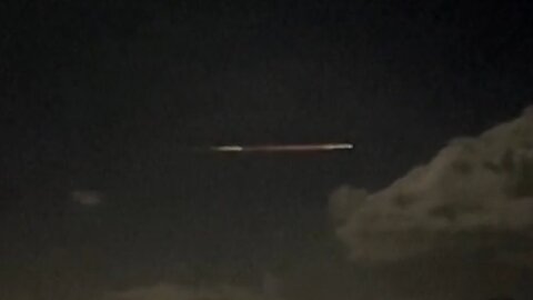 Space junk burns in sky over Queensland, Australia