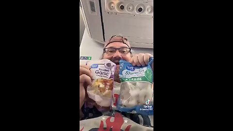 Man Cooks Shrimp in Airplane Bathroom 🚨