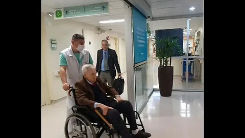 Príncipe Dom Bertrand é internado no hospital para cirurgia no joelho