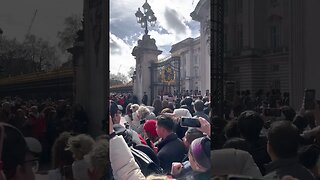 Buckingham Palace changing of the guards London