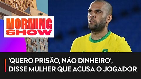 Outras pessoas afirmam ter visto Daniel Alves passar pela vítima ao deixar a boate