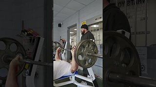 Crazy old man reps 225lbs