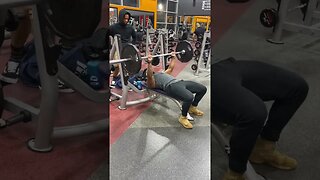 Chest warmup 100 reps at 135lbs (5 x 20)