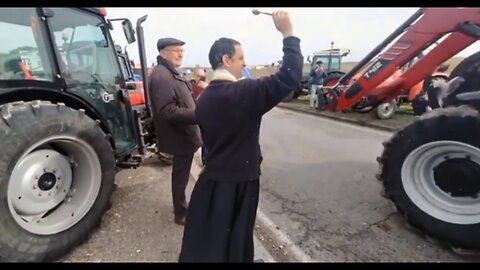 Bergerac, FR: Protestors Blessed As They Commence Their Protest