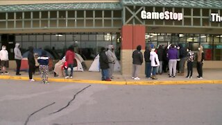 Black Friday draws long lines in Racine, even as health officials tighten COVID-19 orders