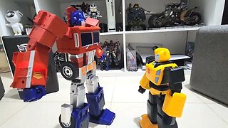 Optimus Prime and Bumblebee having a chat :D #transformers #robosen #bumblebee #optimusprime