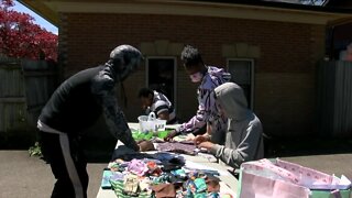 Teenagers make masks to protect their community during pandemic