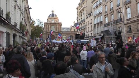 France: Demonstrators gather outside Senate to protest Sanitary Pass - 27.10.2021