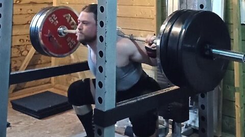 170 Kgs x 2 Paused Squat. New PR!