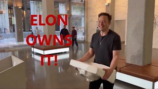 Elon Musk ENTERS Twitter With A Sink | He OWNS Twitter!