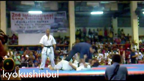 Brutal Knockout by Small Kyokushin Karateka Wheel Kick