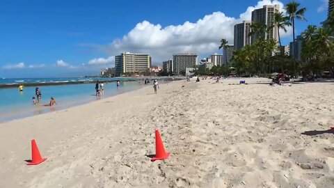 HAWAII - Waikiki Beach - On the beach - Beautiful day on Waikiki beach for people watching!-5