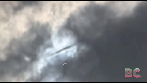 UFO spotted shooting through clouds over Texas during the solar eclipse