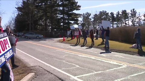 Lake County residents, veterans fed up with skeet shooting noises at Kirtland Country Club