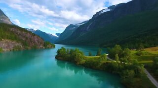 Amazingly Beautiful Lake And Mountains