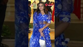 Huma Qureshi looks STUNNING as she poses for paps at Madhu Mantena's wedding reception 💙 #shorts