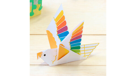 Colored paper dove/Paloma de papel de colores/Pomba colorida de papel