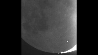 Astrônomo registra em vídeo meteorito chocando com a Lua