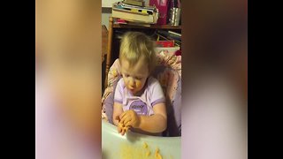 Little Girl Sings "Twinkle Twinkle" For The First Time