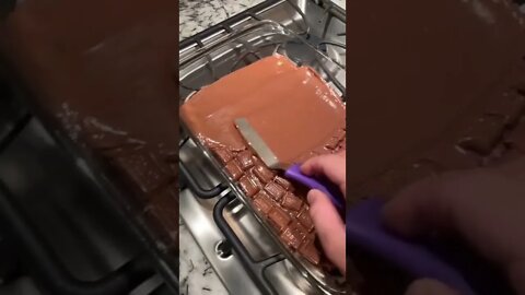 melting chocolate / satisfying