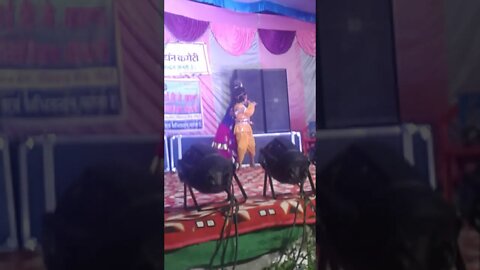 CHOTE BACHHO DWARA GAJAB KA DANCE