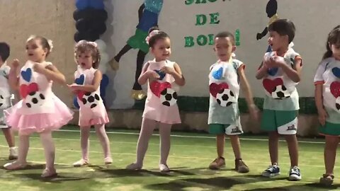 Minha primeira apresentacao de balé na escola para o papai - My first ballet performance at school