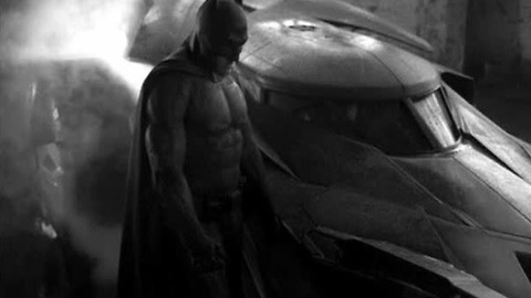 Affleck shows off Batman's new suit