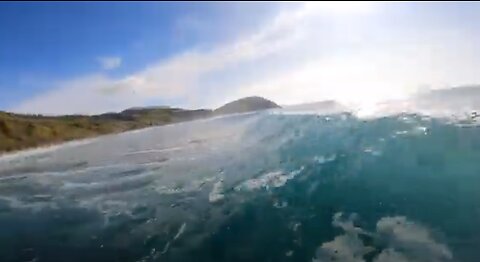 red bus 21 12 22, Jas & crowd, 1h 25m surf on 5ft 8in 25l epoxy got 10 DOB 27 11 62 raw pov edit