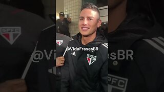CHEGOU: James Rodriguez chegou ao Brasil sob festa dos torcedores do São Paulo