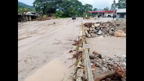 🟥ÚLTIMA HORA🔥 Fuerte torrencial provocó el desborde del río Caño Tigre en Mérida