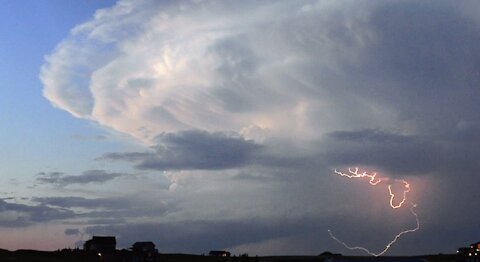 Long duration lightning strikes